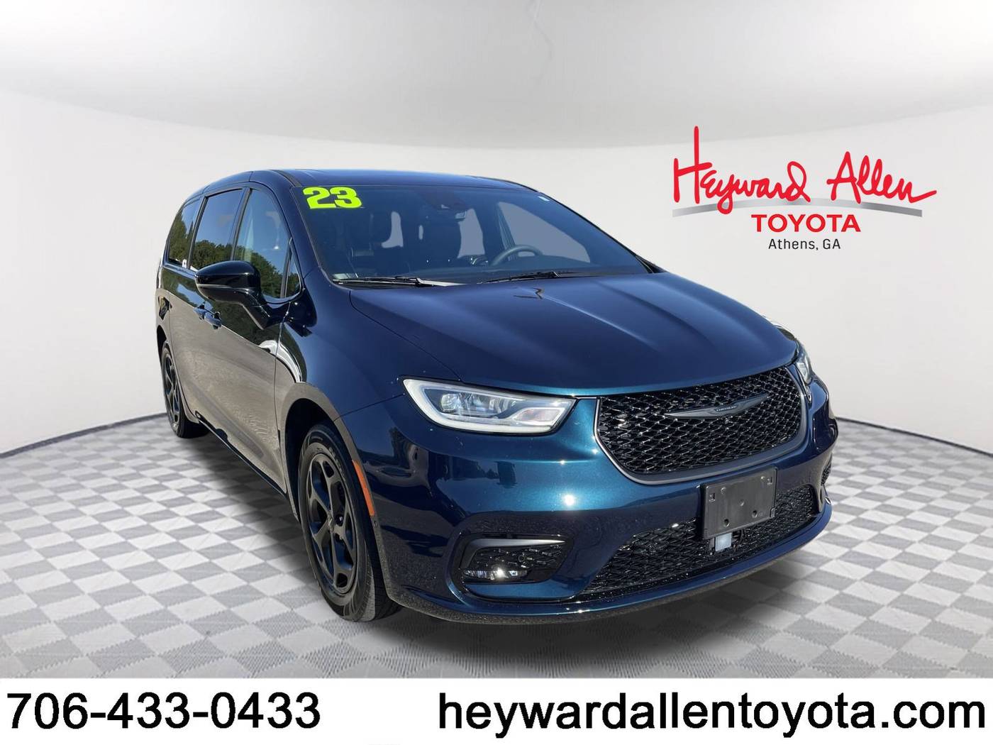 2023 Chrysler Pacifica Hybrid Limited — Minivan — 34,860 mi — Athens, GA