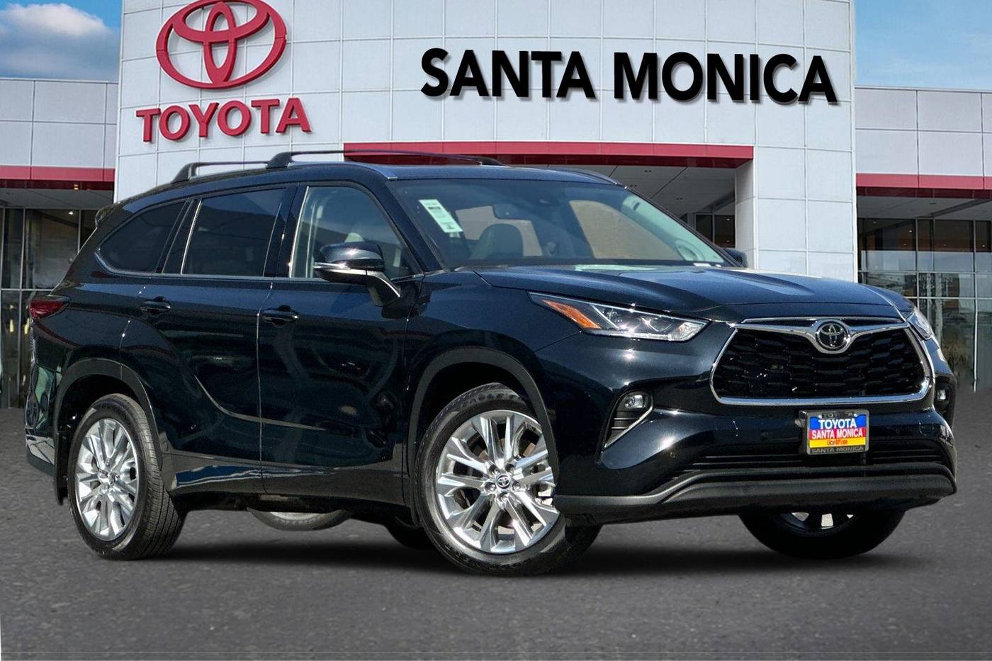 2023 Toyota Highlander L — SUV — 13,865 mi — Santa Monica, CA