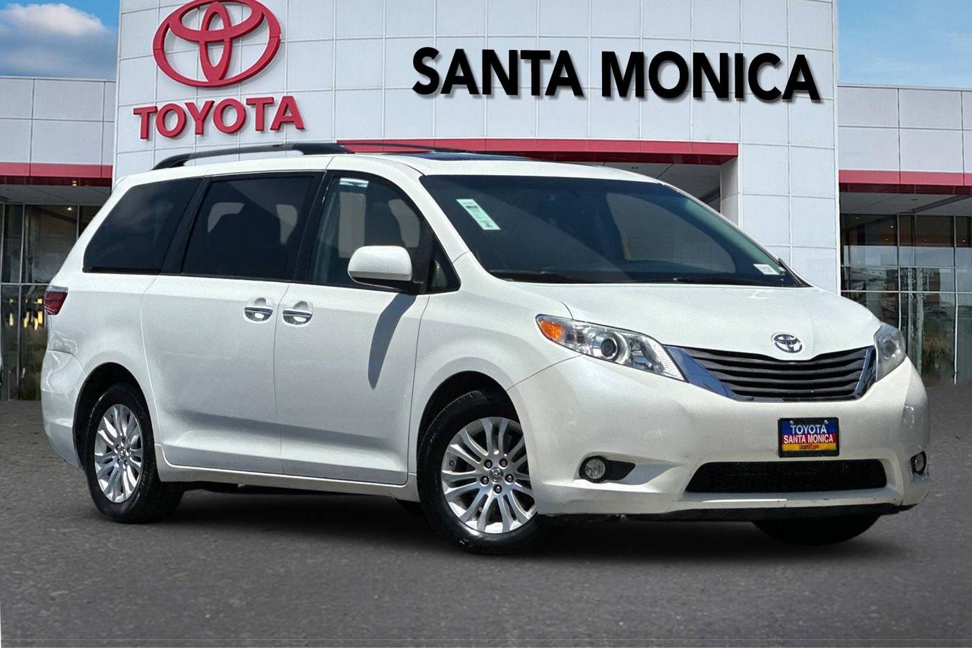 2015 Toyota Sienna XLE — Minivan — 90,311 mi — Santa Monica, CA