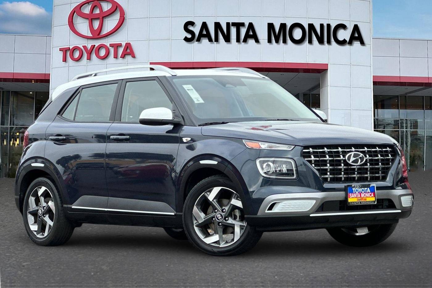 2023 Hyundai Venue Limited — SUV — 30,636 mi — Santa Monica, CA