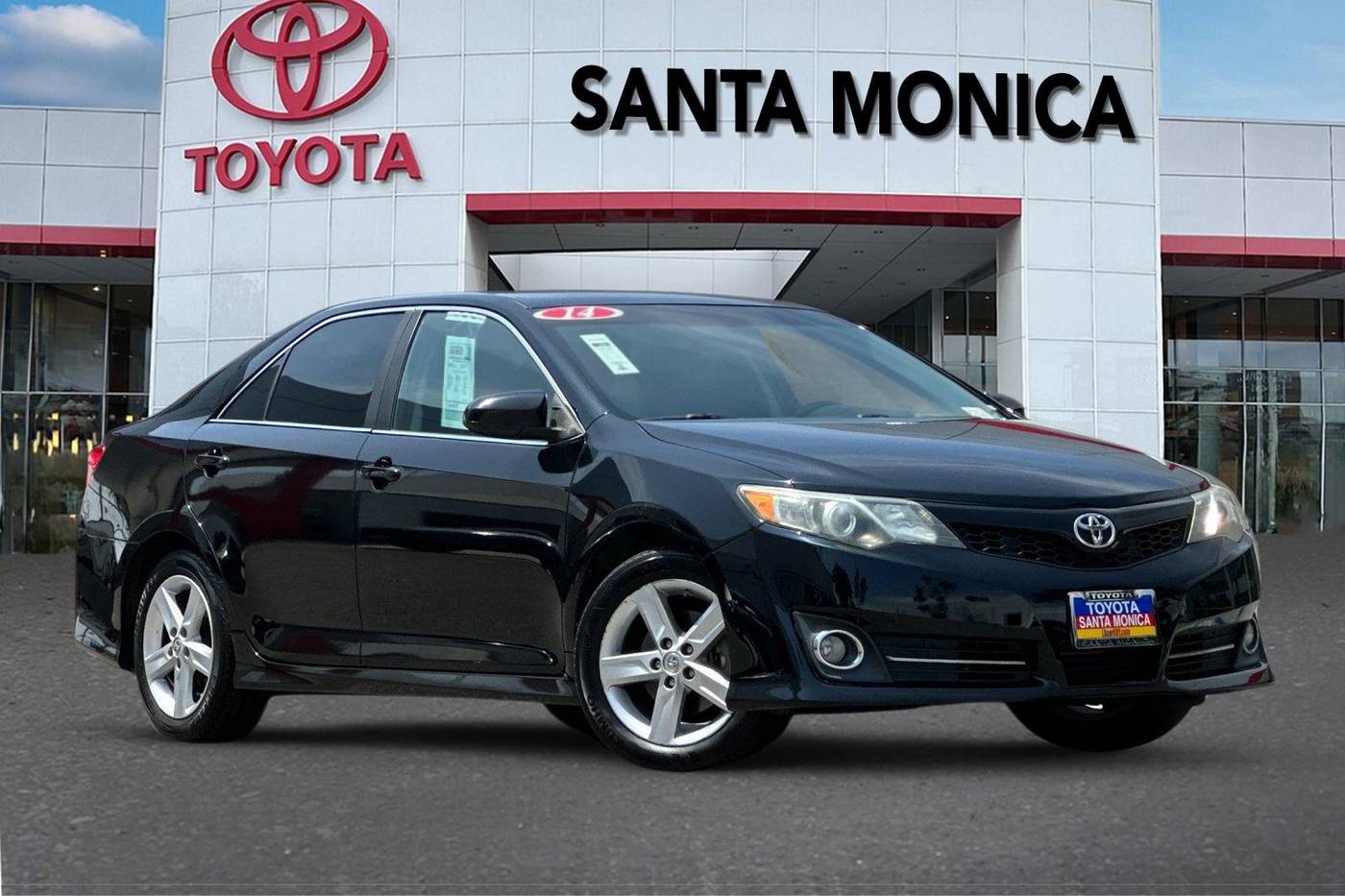 2014 Toyota Camry L — Sedan — 140,640 mi — Santa Monica, CA