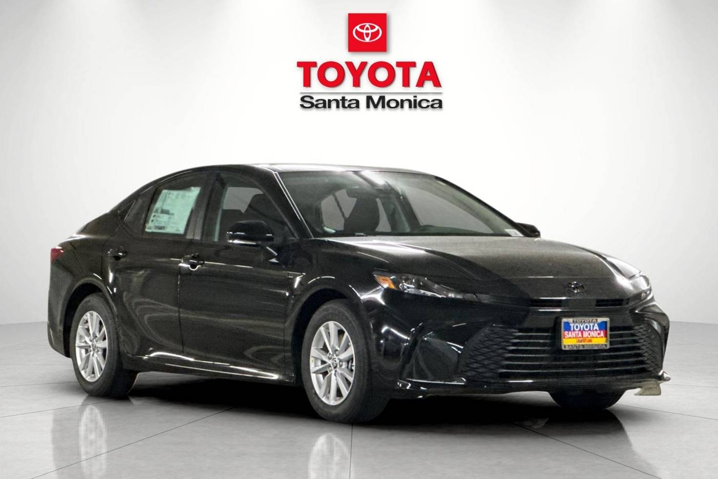 2025 Toyota Camry Hybrid LE — Sedan — 3,559 mi — Santa Monica, CA