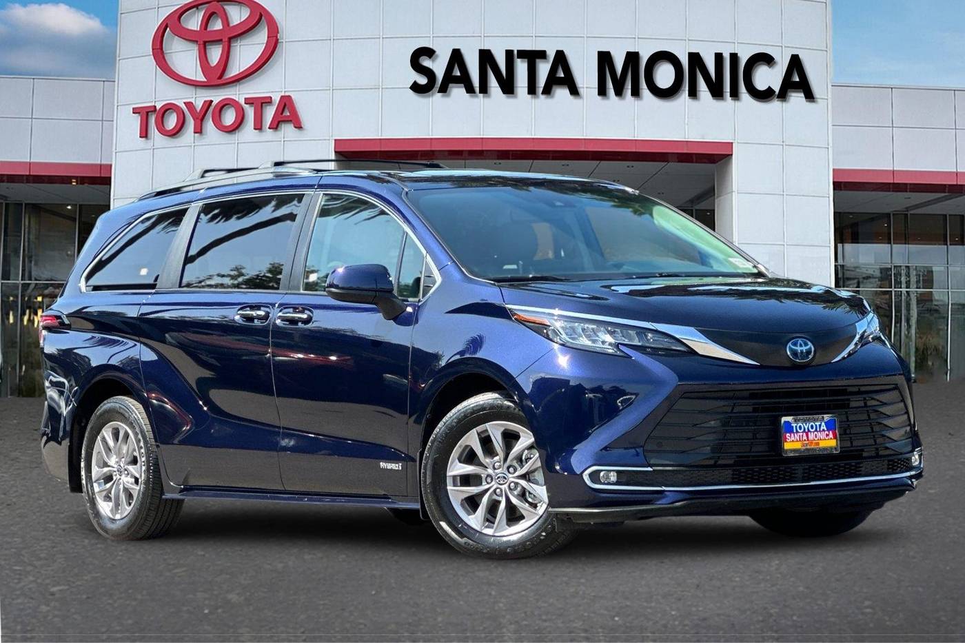 2021 Toyota Sienna XLE — Minivan — 46,780 mi — Santa Monica, CA