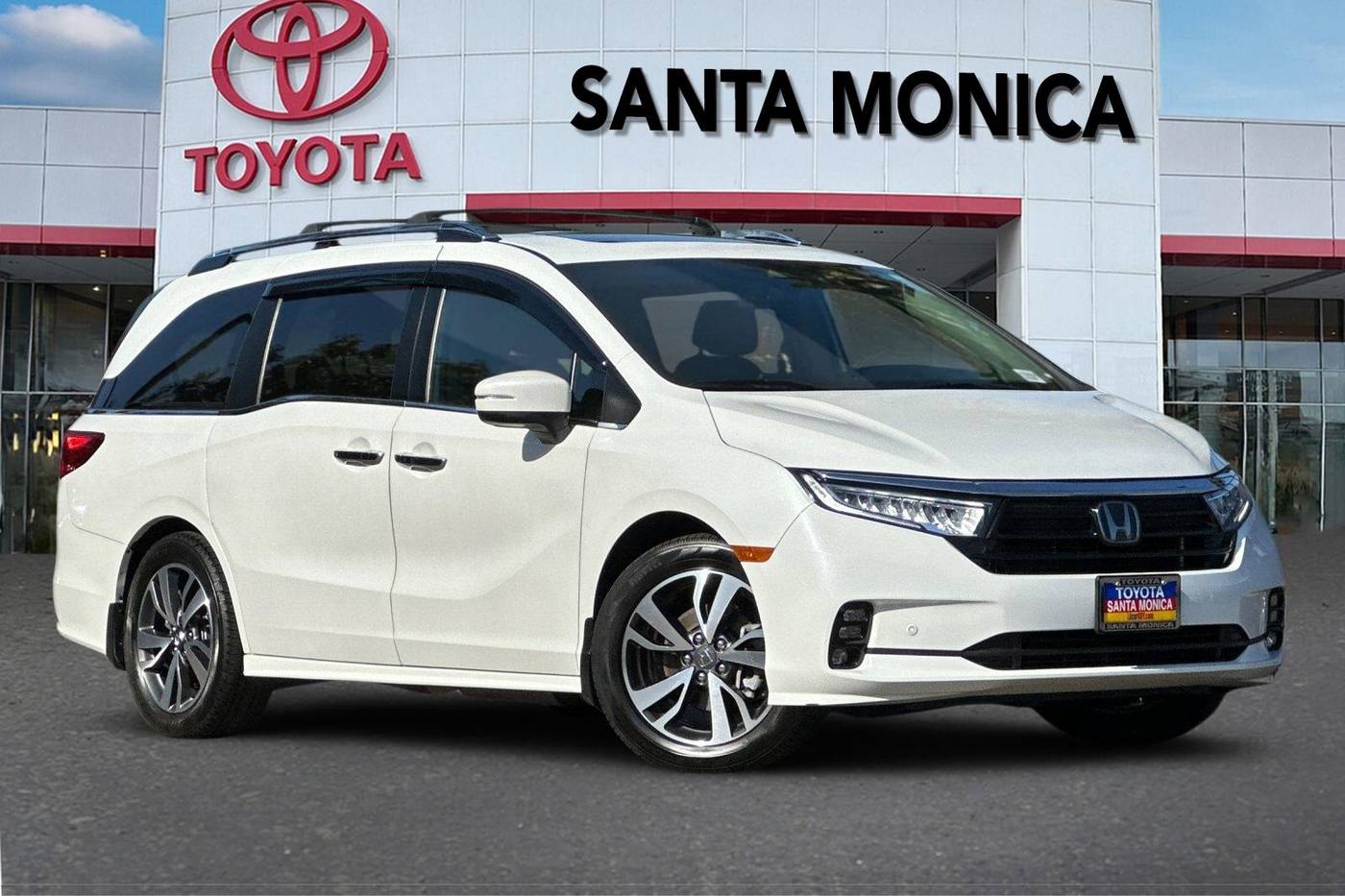 2022 Honda Odyssey Touring — Minivan — 44,471 mi — Santa Monica, CA