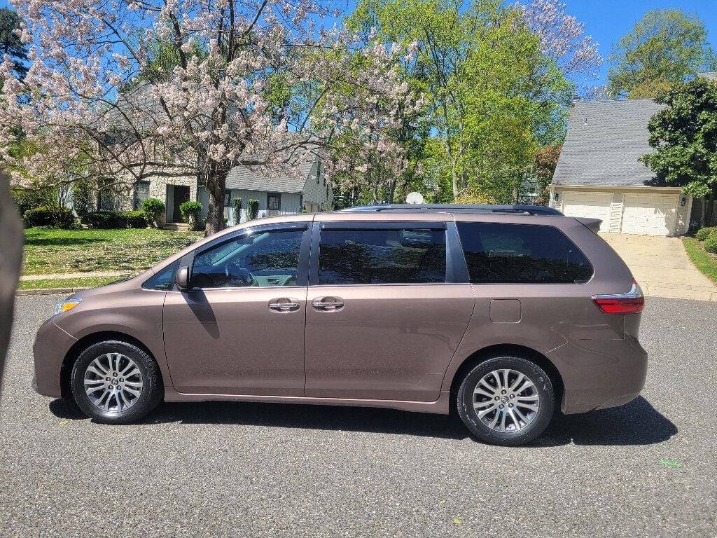 2019 Toyota Sienna XLE — Minivan — 101,394 mi — Voorhees, NJ