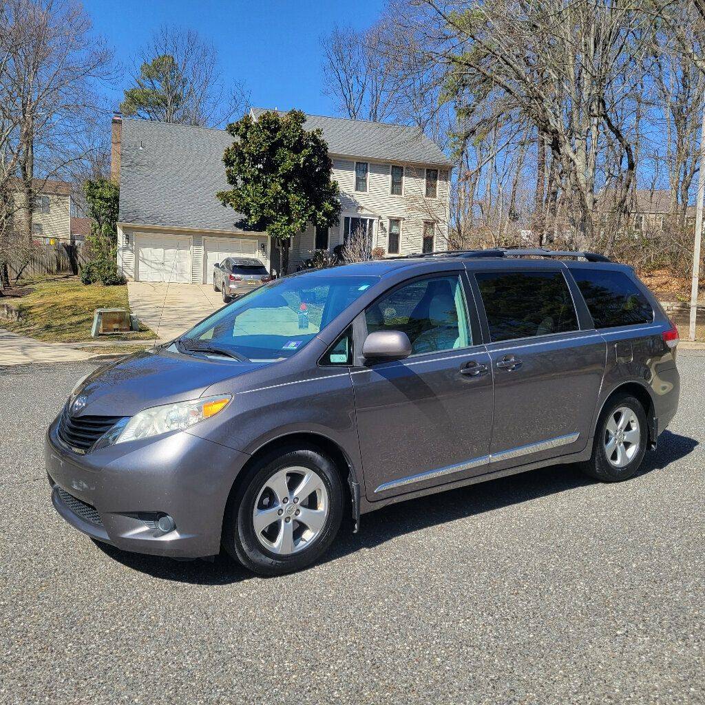 2014 Toyota Sienna LE — Minivan — 106,174 mi — Voorhees, NJ