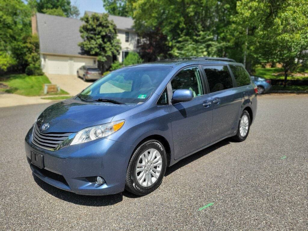 2015 Toyota Sienna XLE — Minivan — 102,136 mi — Voorhees, NJ