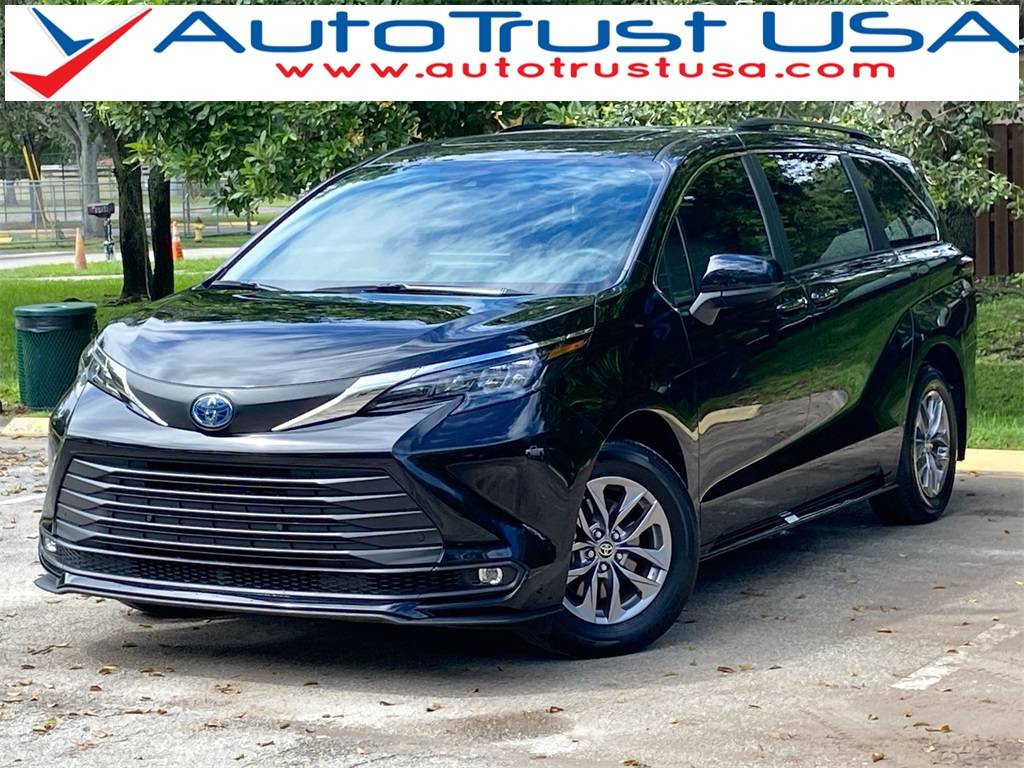 2025 Toyota Sienna XLE — Minivan — 16,756 mi — Miramar, FL