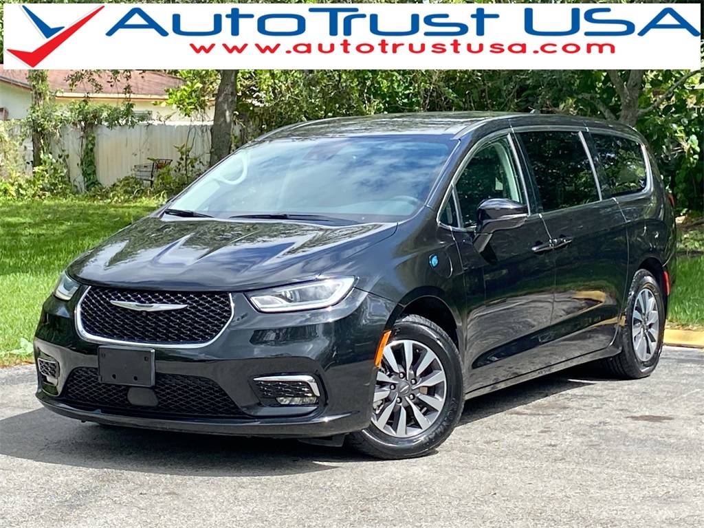 2022 Chrysler Pacifica Hybrid Touring L — Minivan — 61,513 mi — Miramar, FL
