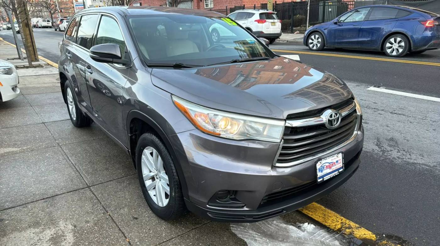 2015 Toyota Highlander LE V6 — SUV — 136,107 mi — Union City, NJ