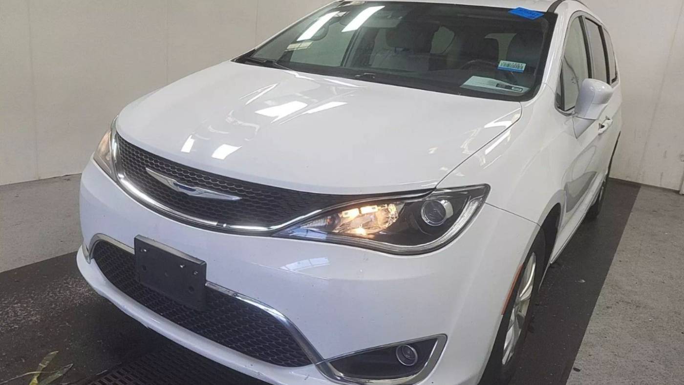 2018 Chrysler Pacifica Touring L — Minivan — 99,139 mi — Union City, NJ