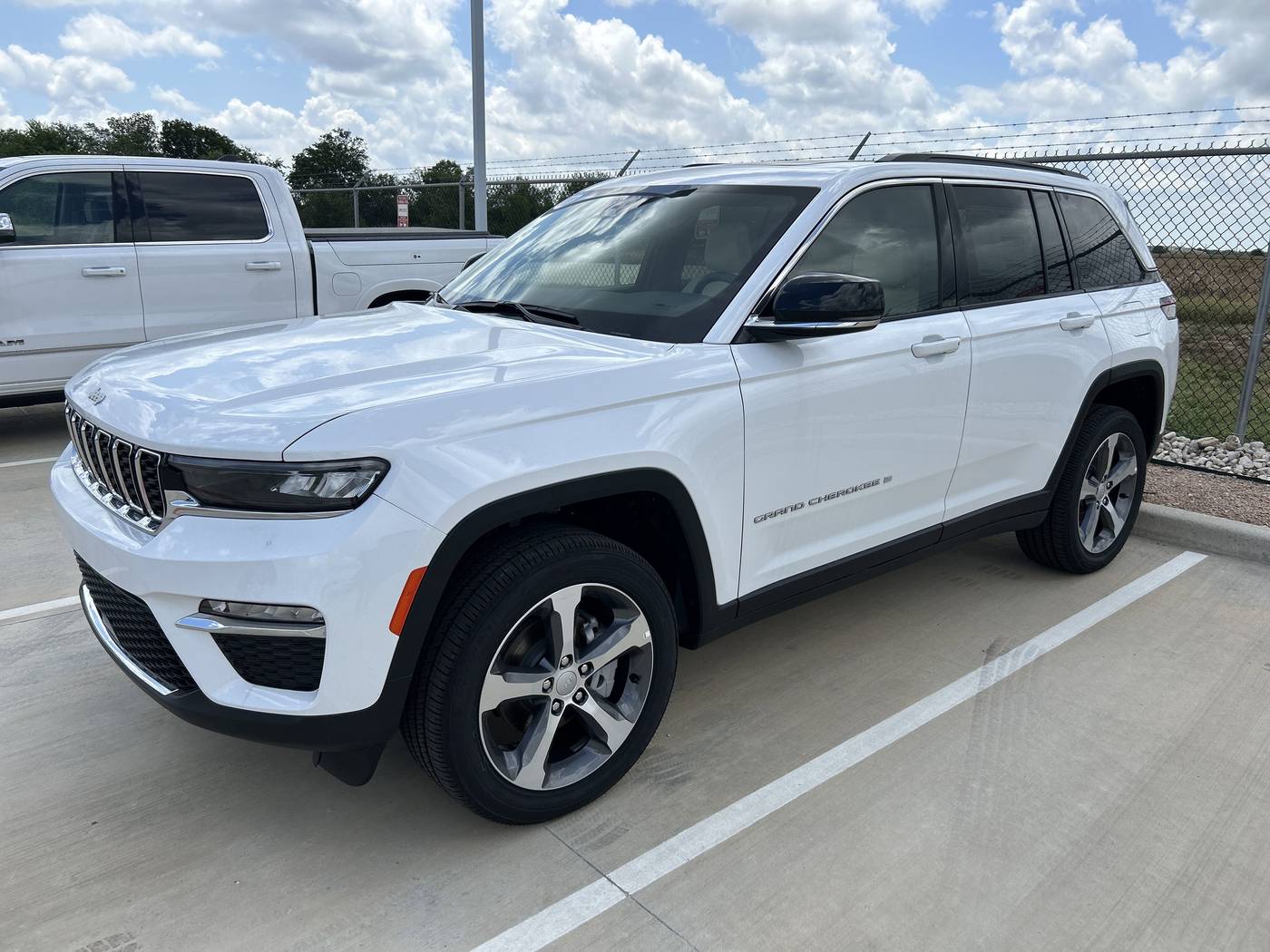 2025 Jeep Grand Cherokee Limited — SUV — 382 mi — Castroville, TX