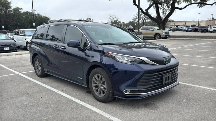 2021 Toyota Sienna XLE — Minivan — 88,723 mi — Boerne, TX