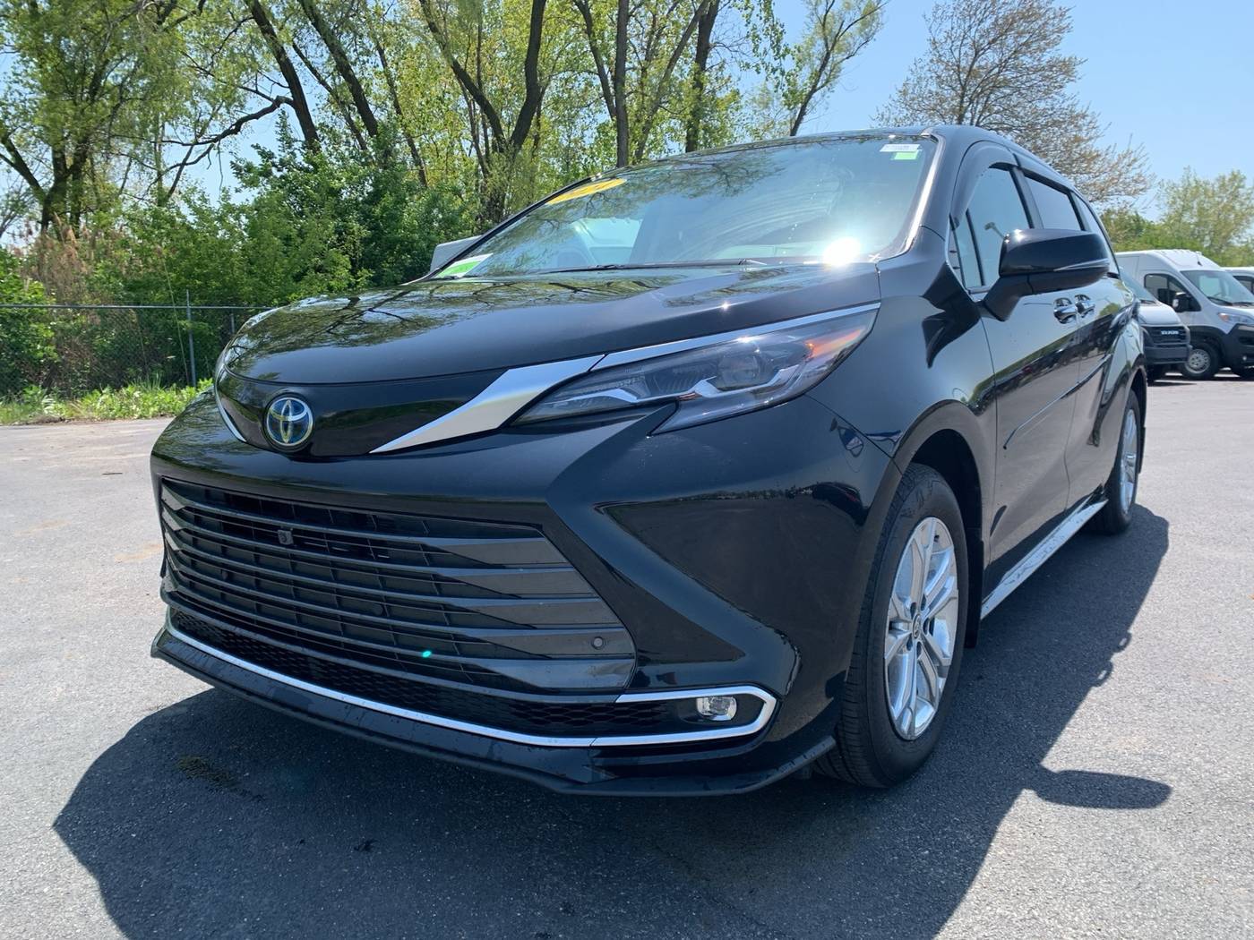 2024 Toyota Sienna Platinum — Minivan — 8,013 mi — Merrillville, IN