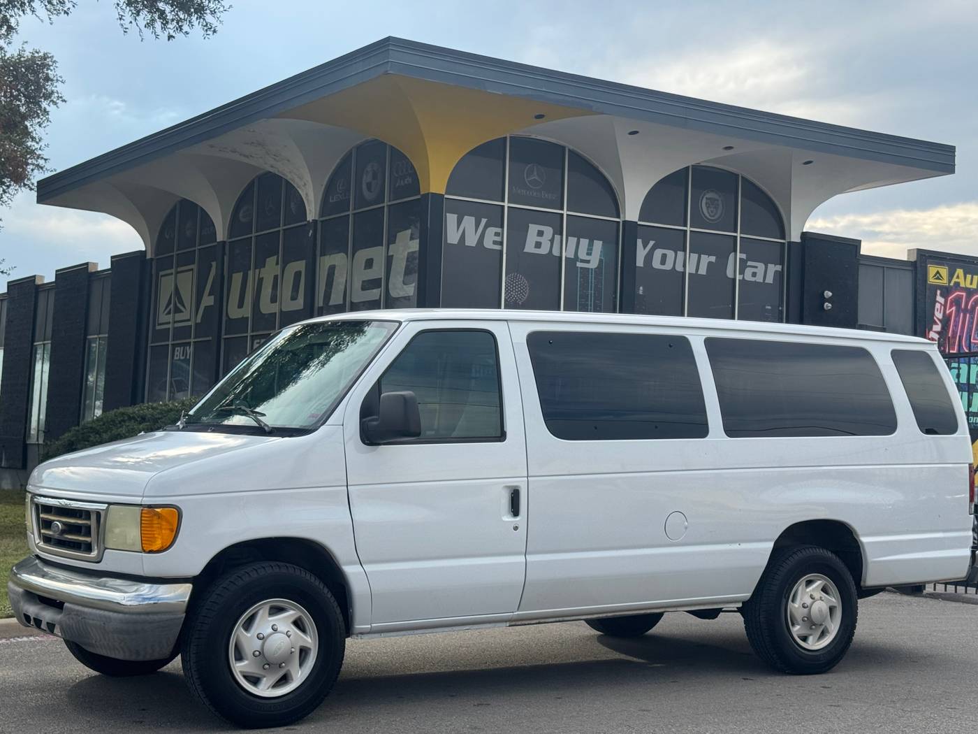 2004 Ford Econoline Wagon E-350 Super Duty XLT — Passenger Van — 152,170 mi — Dallas, TX