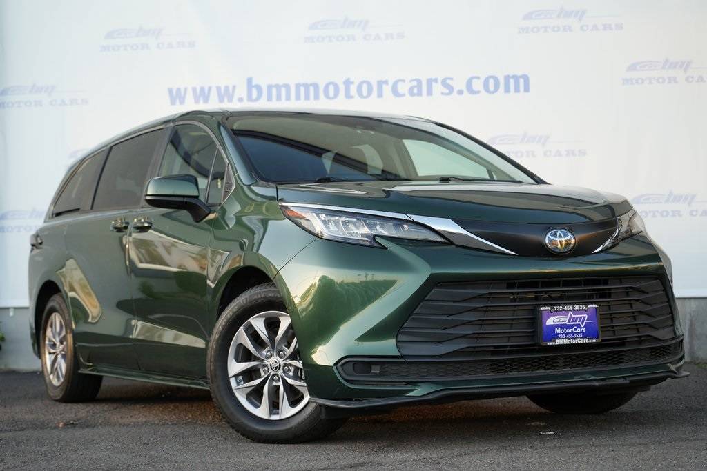 2022 Toyota Sienna LE — Minivan — 69,101 mi — Linden, NJ