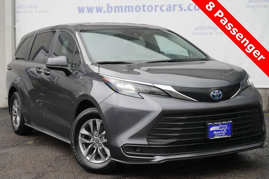 2025 Toyota Sienna LE — Minivan — 15,610 mi — Linden, NJ