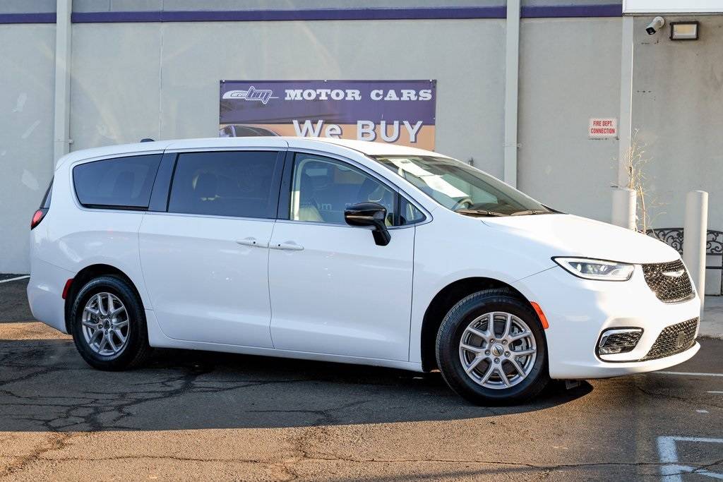 2024 Chrysler Pacifica Touring L — Minivan — 83,352 mi — Linden, NJ