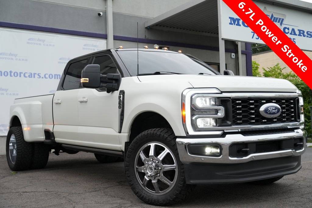 2023 Ford Super Duty F-350 LARIAT — Pickup Truck — 30,701 mi — Linden, NJ