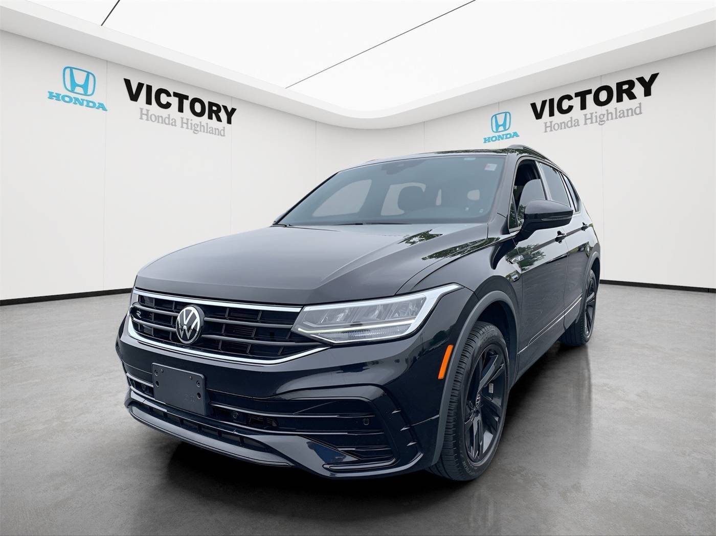 2024 Volkswagen Tiguan SE R-Line Black — SUV — 30,895 mi — Highland, IN