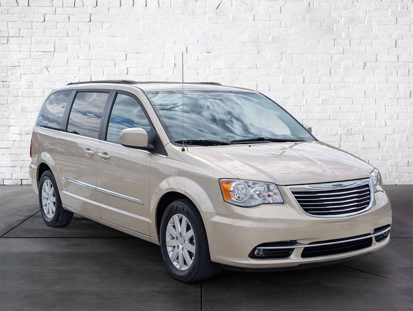 2015 Chrysler Town & Country Touring — Minivan — 93,805 mi — Cleveland, TN