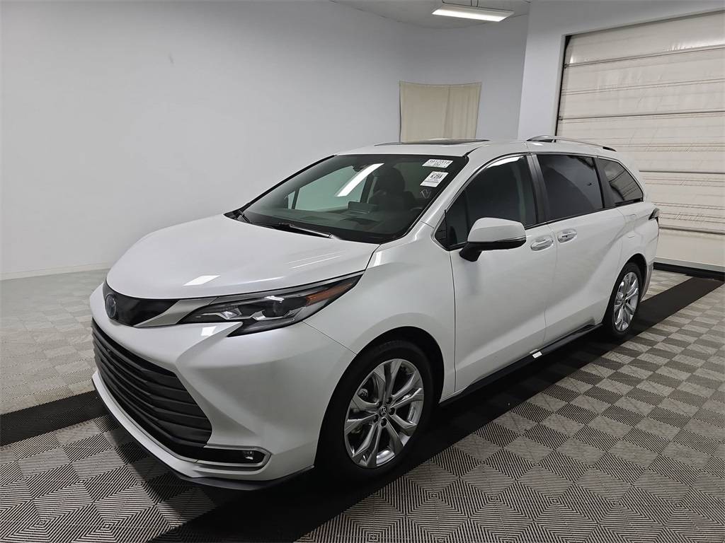 2023 Toyota Sienna Platinum — Minivan — 41,295 mi — Benton, AR