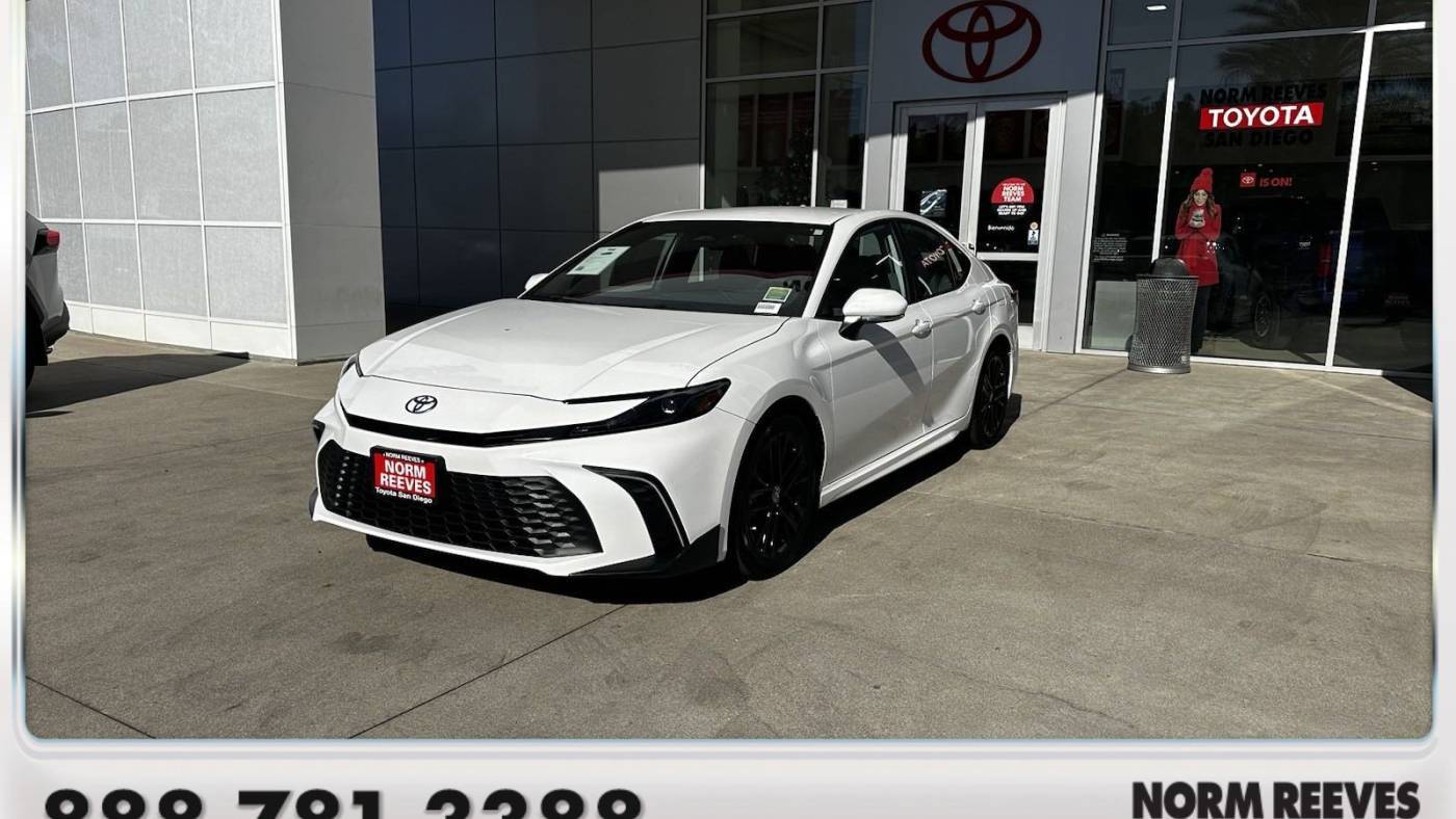 2025 Toyota Camry SE — Sedan — 17 mi — San Diego, CA