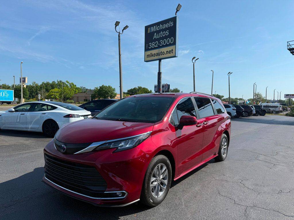 2022 Toyota Sienna XLE — Minivan — 42,294 mi — Orlando, FL