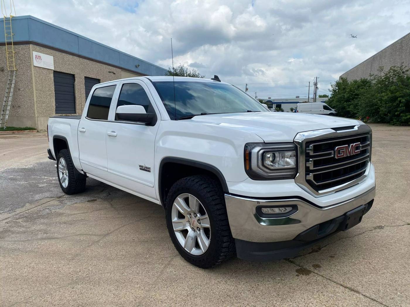 2016 GMC Sierra 1500 SLE — Pickup Truck — 123,692 mi — Dallas, TX
