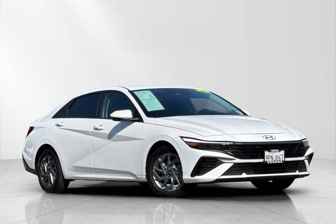2024 Hyundai Elantra Hybrid Blue — Sedan — 25,738 mi — Corona, CA
