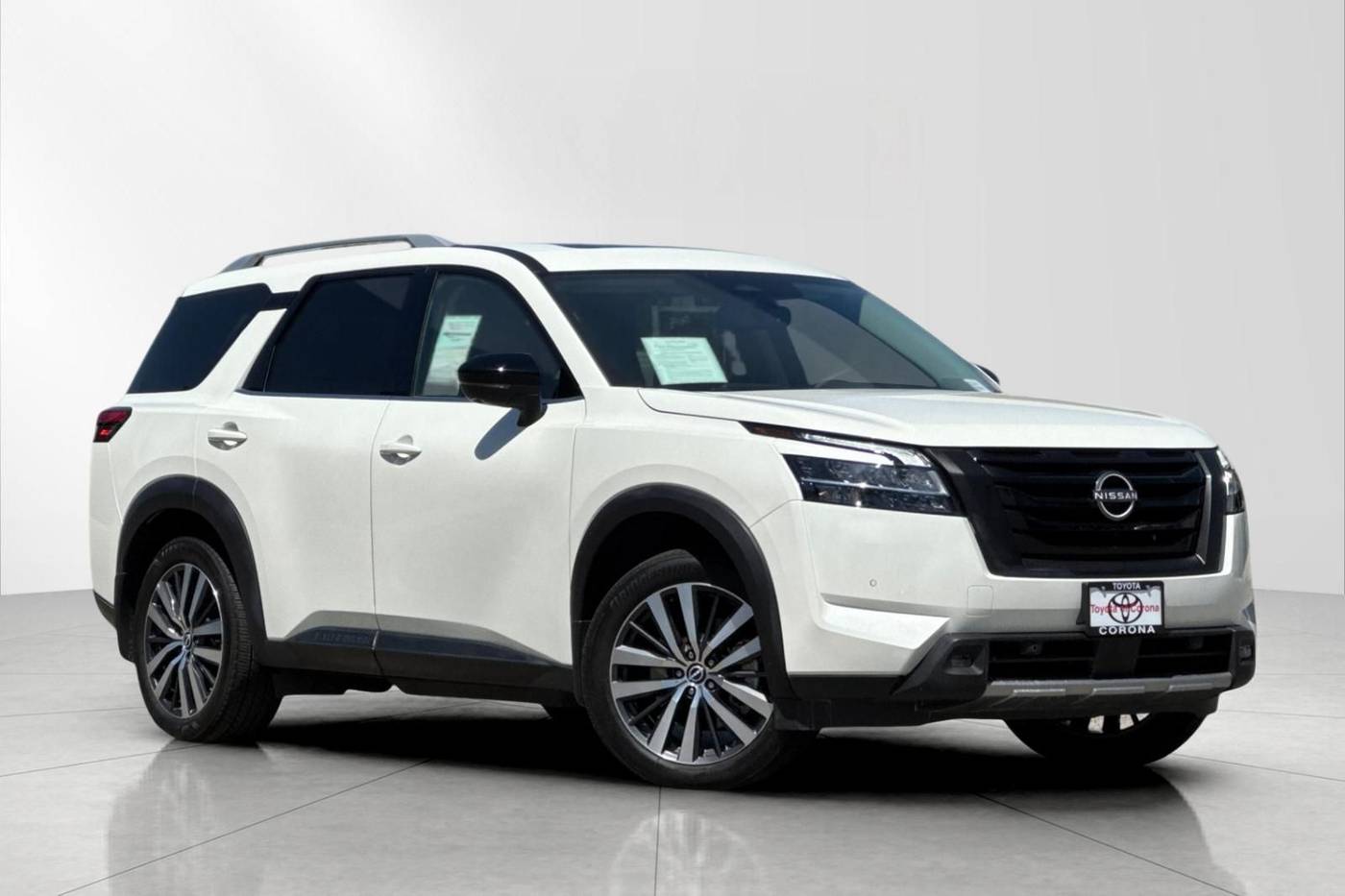 2022 Nissan Pathfinder Platinum — SUV — 22,556 mi — Corona, CA