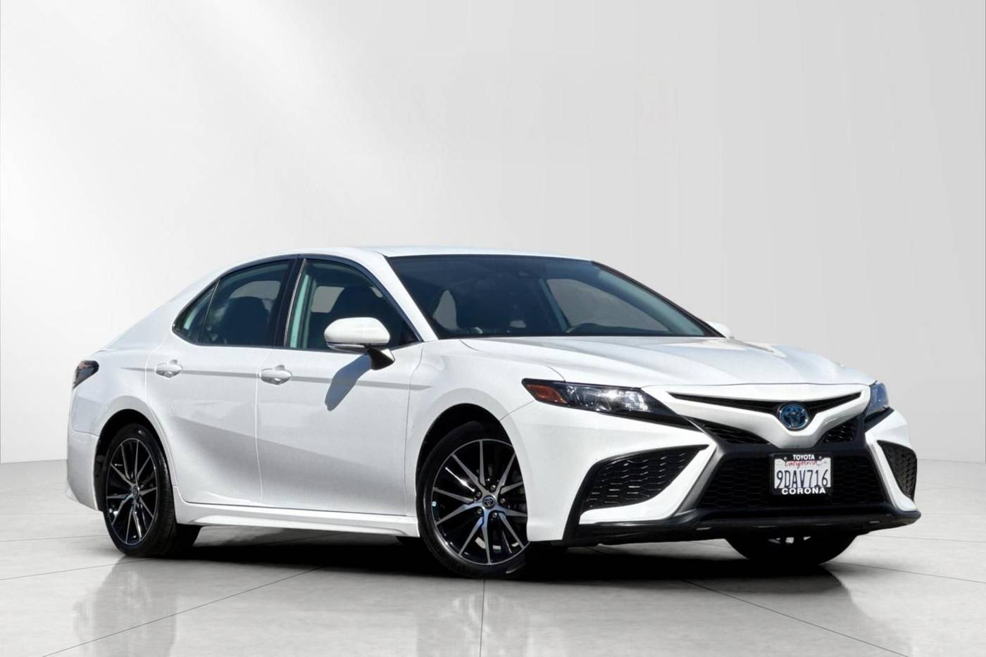 2023 Toyota Camry Hybrid SE — Sedan — 15,419 mi — Corona, CA