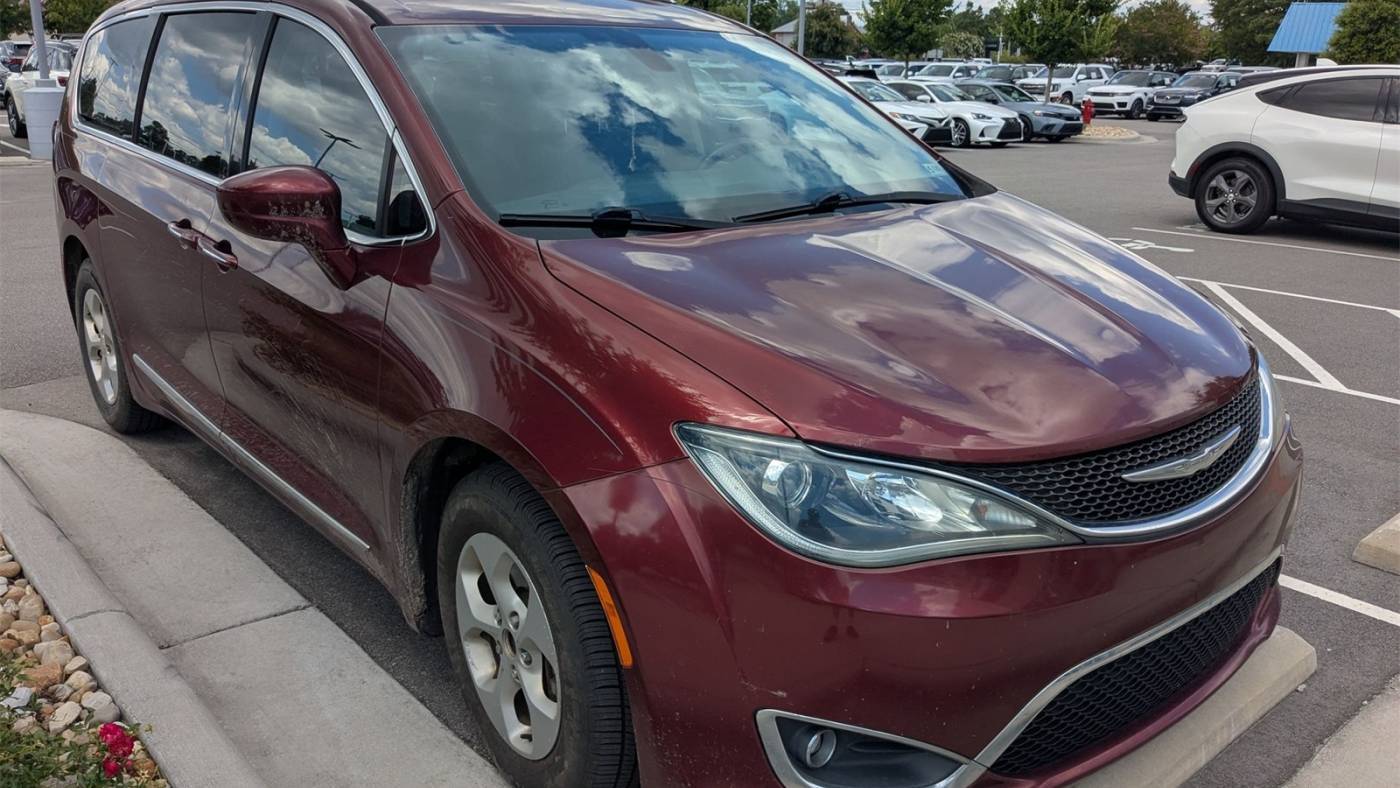 2017 Chrysler Pacifica Touring-L Plus