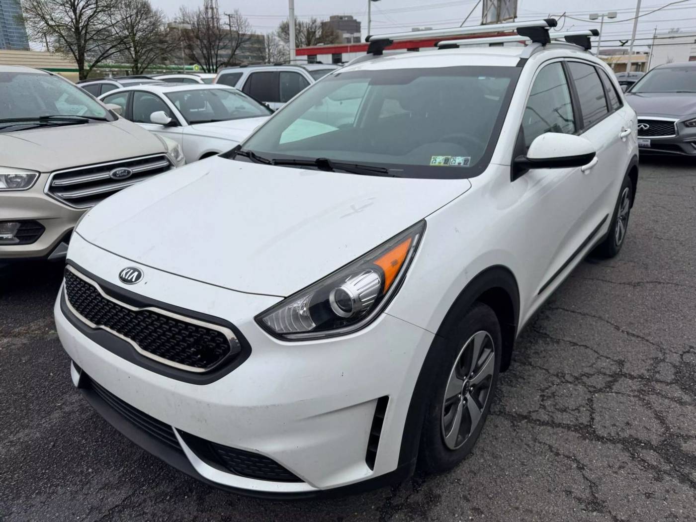 2018 Kia Niro Hybrid LX — SUV — 140,376 mi — Vienna, VA