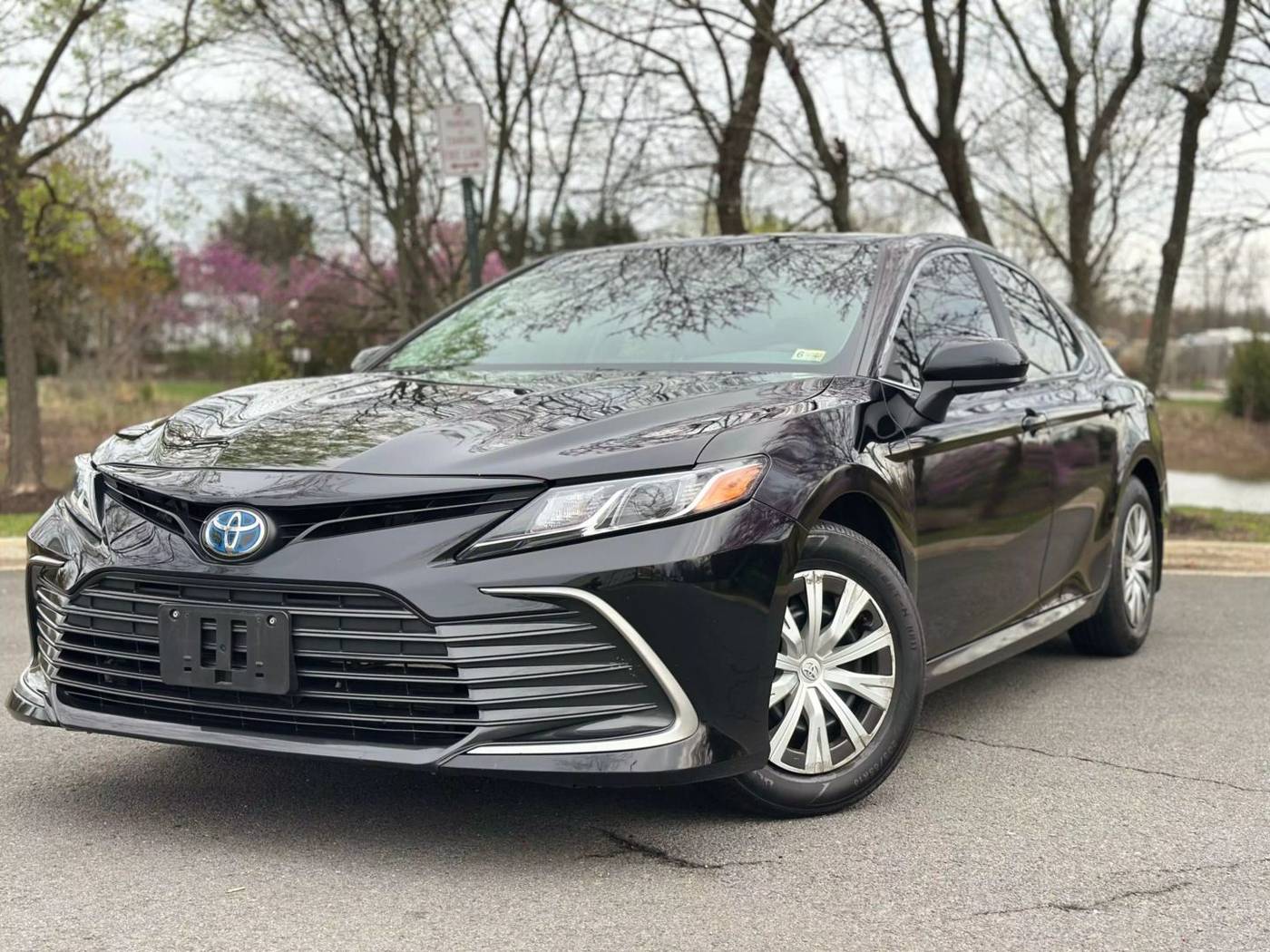 2022 Toyota Camry Hybrid LE — Sedan — 46,873 mi — Sterling, VA
