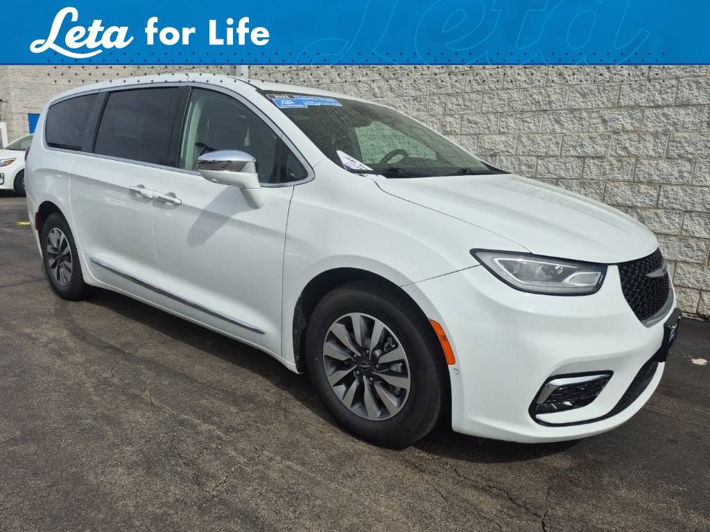 2022 Chrysler Pacifica Hybrid Limited — Minivan — 69,001 mi — O'Fallon, MO