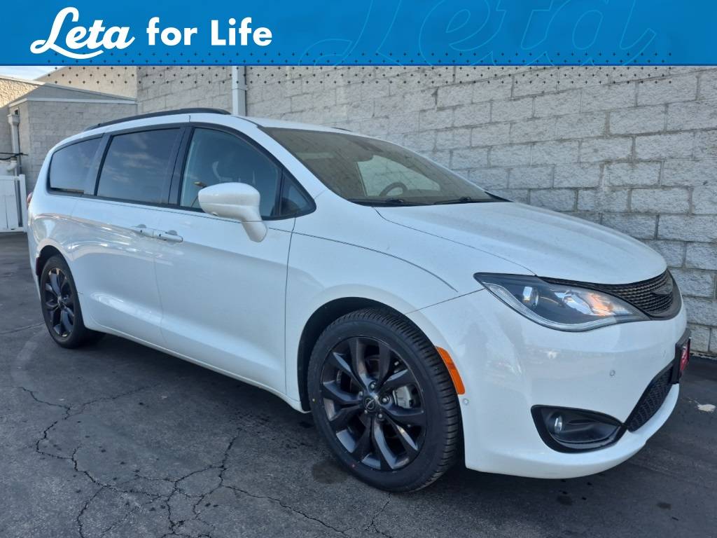 2019 Chrysler Pacifica Touring L — Minivan — 115,985 mi — O'Fallon, MO
