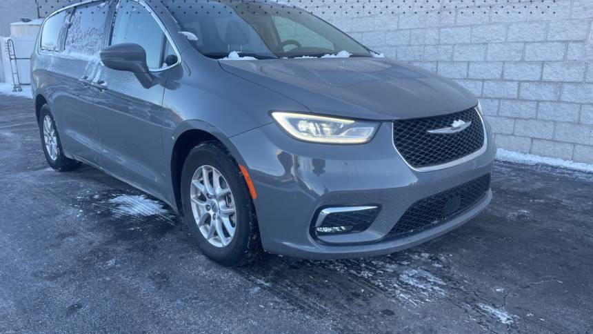 2022 Chrysler Pacifica Touring L — Minivan — 76,622 mi — O'Fallon, MO