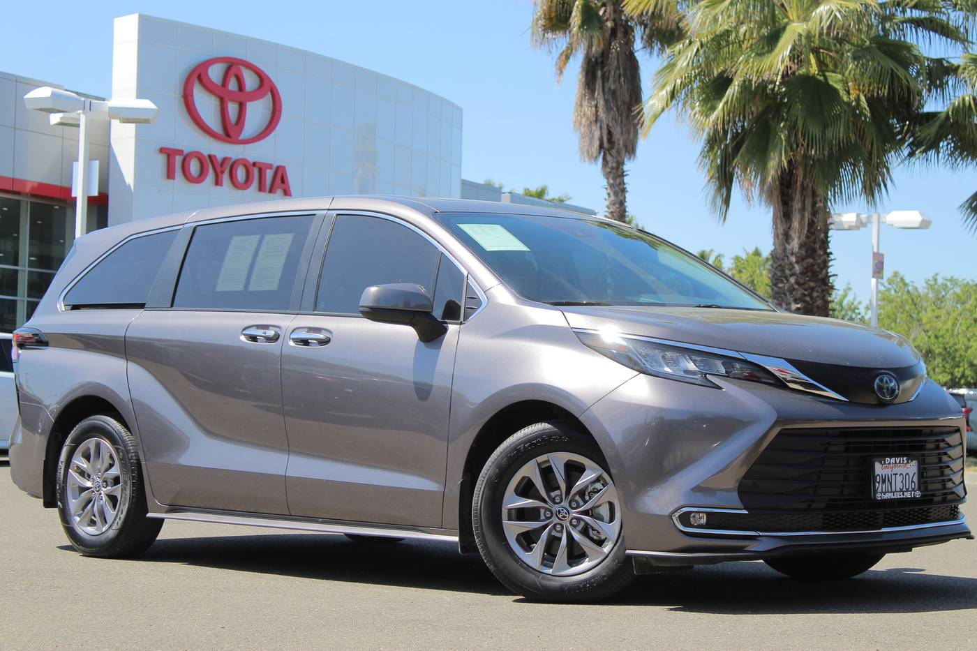 2023 Toyota Sienna XLE — Minivan — 28,254 mi — Davis, CA