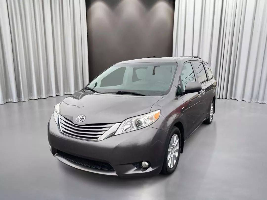 2017 Toyota Sienna XLE — Minivan — 166,679 mi — Pottstown, PA
