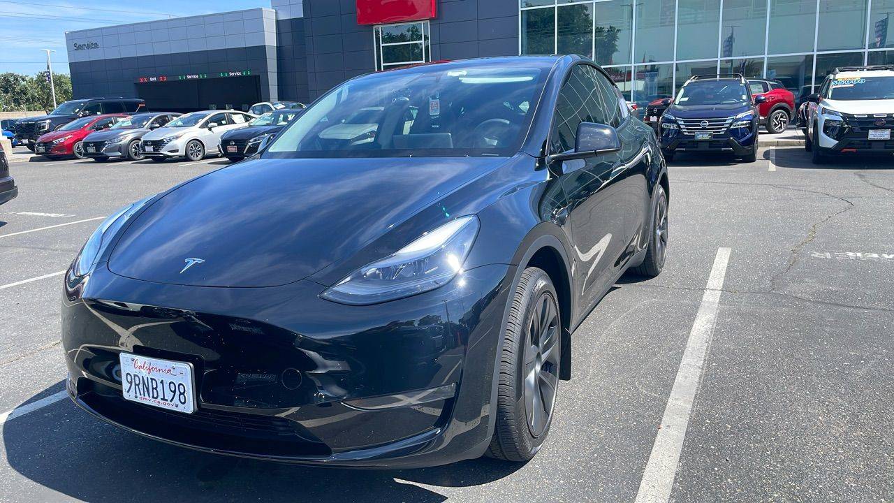 2025 Tesla Model Y Long Range — SUV — 13,389 mi — Elk Grove, CA