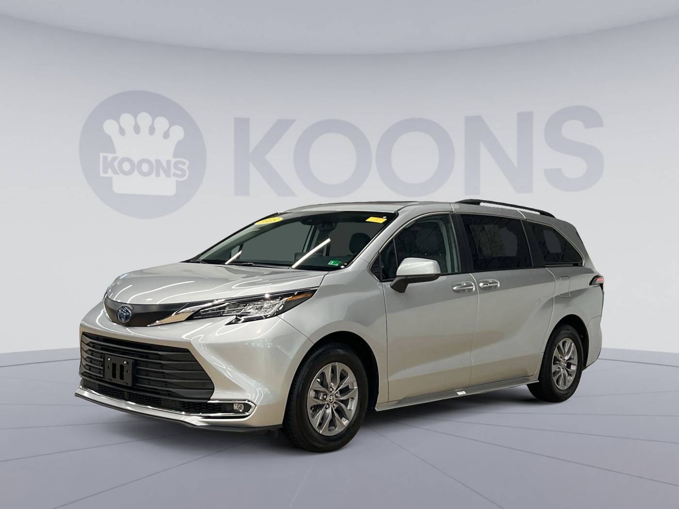 2023 Toyota Sienna XLE — Minivan — 64,583 mi — Vienna, VA