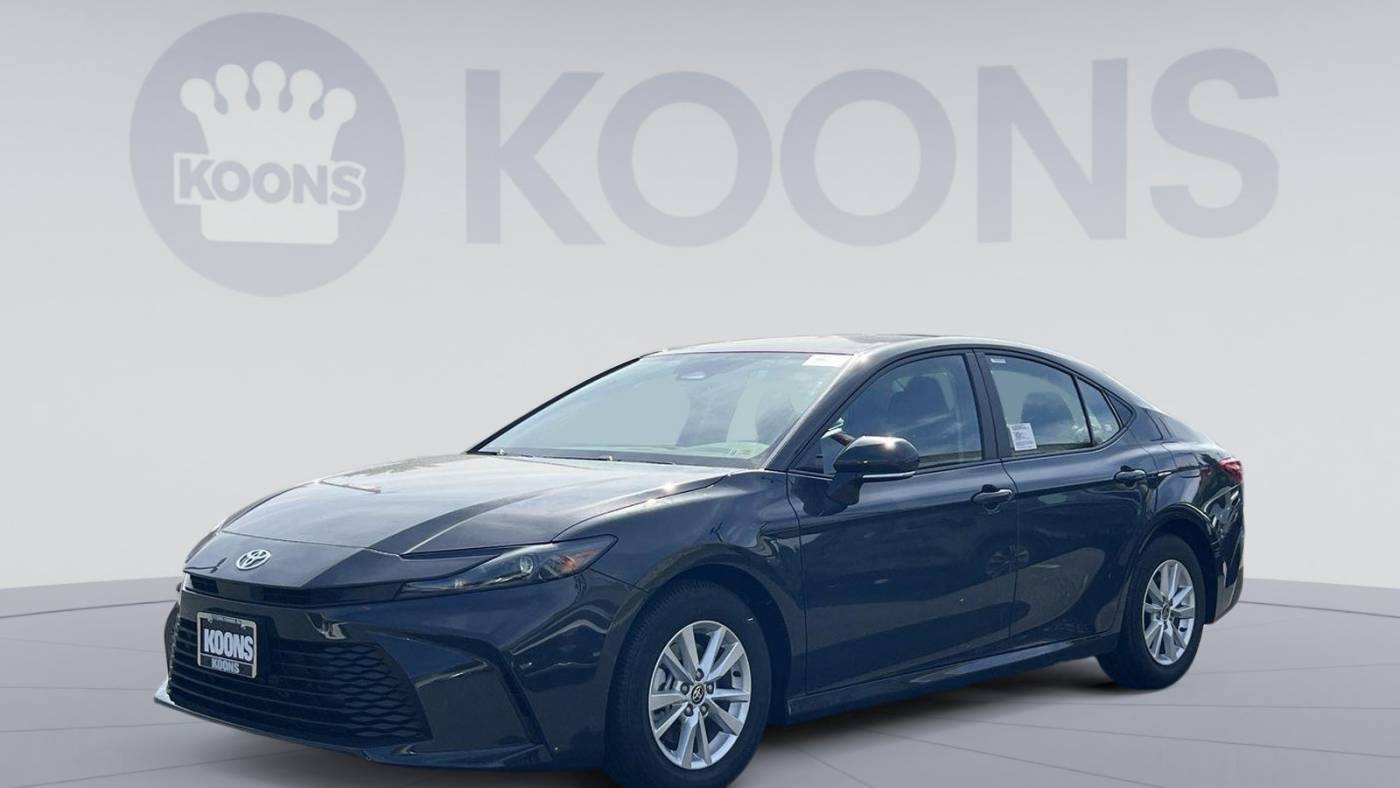 2025 Toyota Camry LE — Sedan — 35,621 mi — Vienna, VA