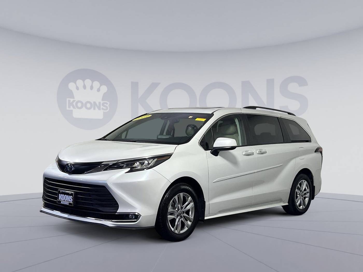 2023 Toyota Sienna XLE — Minivan — 29,684 mi — Vienna, VA