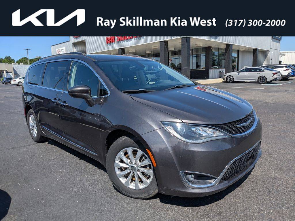 2017 Chrysler Pacifica Touring L — Minivan — 127,415 mi — Indianapolis, IN