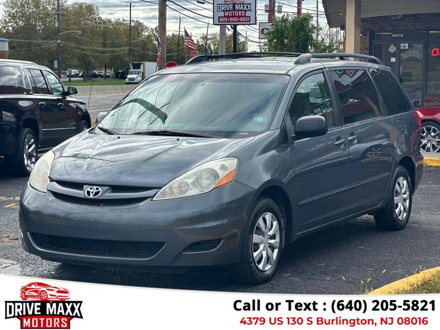 2010 Toyota Sienna LE — Minivan — 97,071 mi — Burlington, NJ