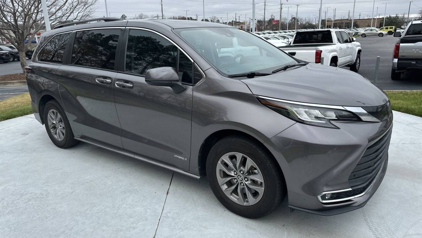 2021 Toyota Sienna XLE — Minivan — 82,292 mi — Fayetteville, NC