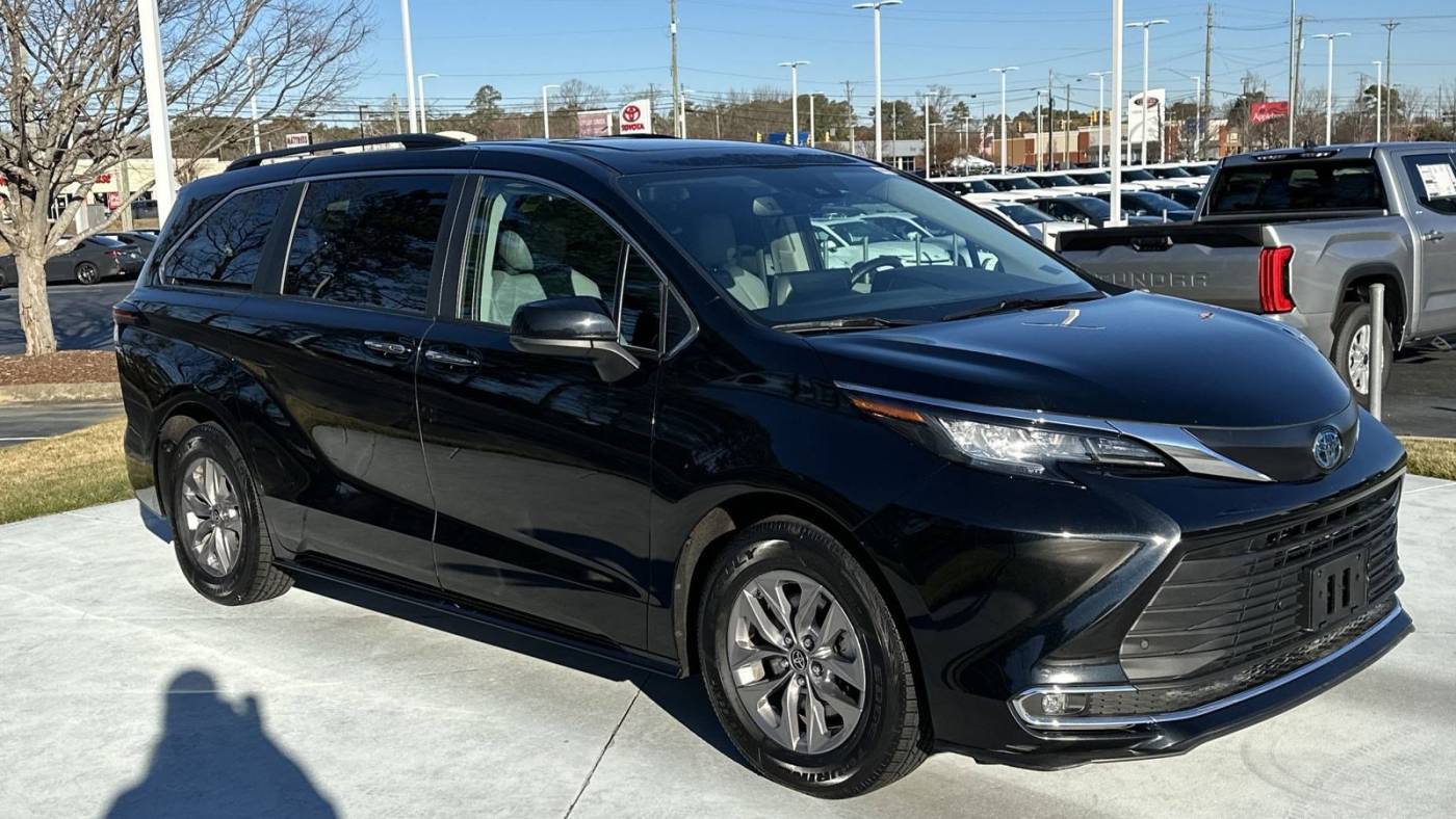 2023 Toyota Sienna XLE — Minivan — 61,629 mi — Fayetteville, NC