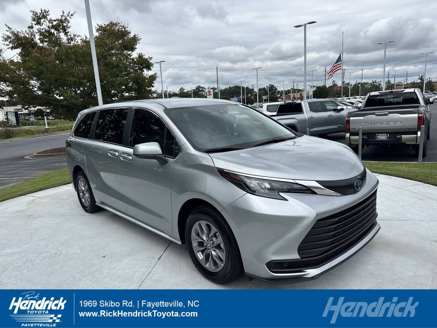 2025 Toyota Sienna LE — Minivan — 2,010 mi — Fayetteville, NC