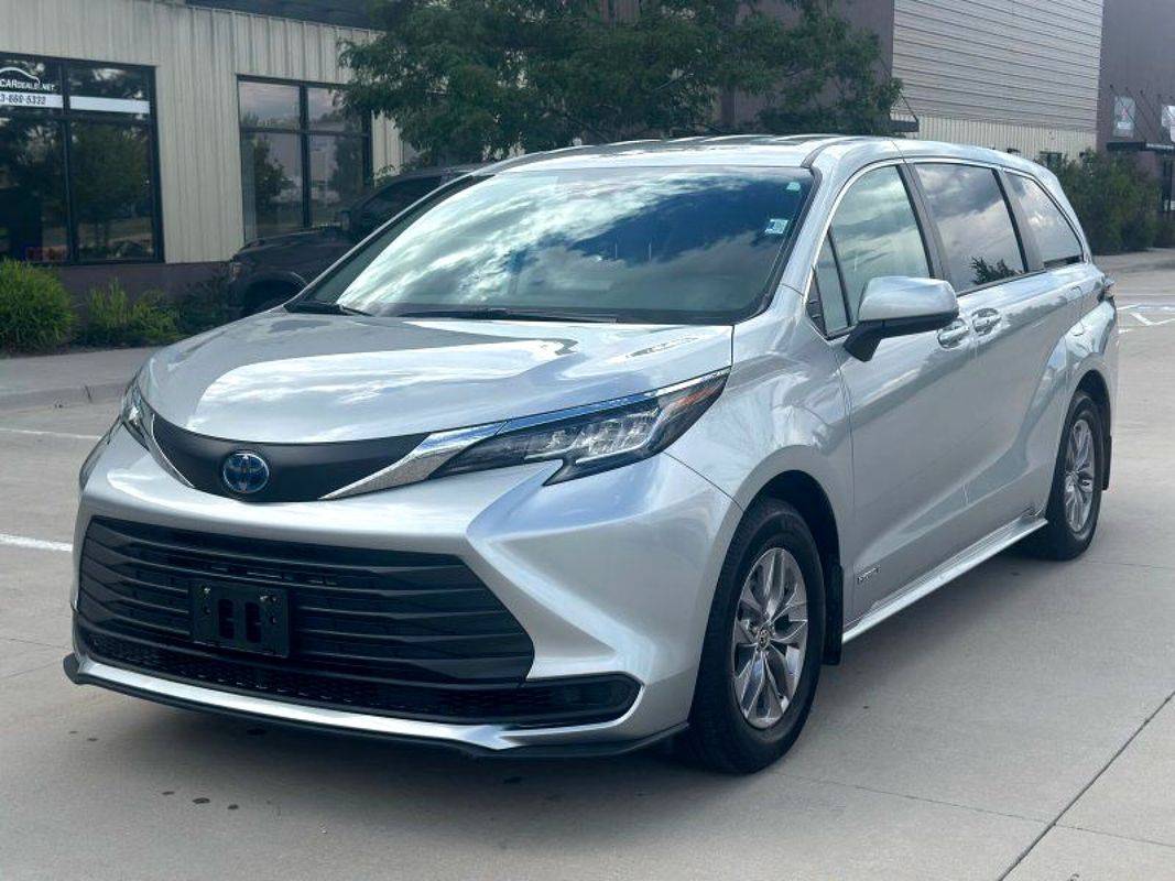 2021 Toyota Sienna LE — Minivan — 35,803 mi — Castle Rock, CO
